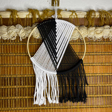 Load image into Gallery viewer, Black And White Round Macrame
